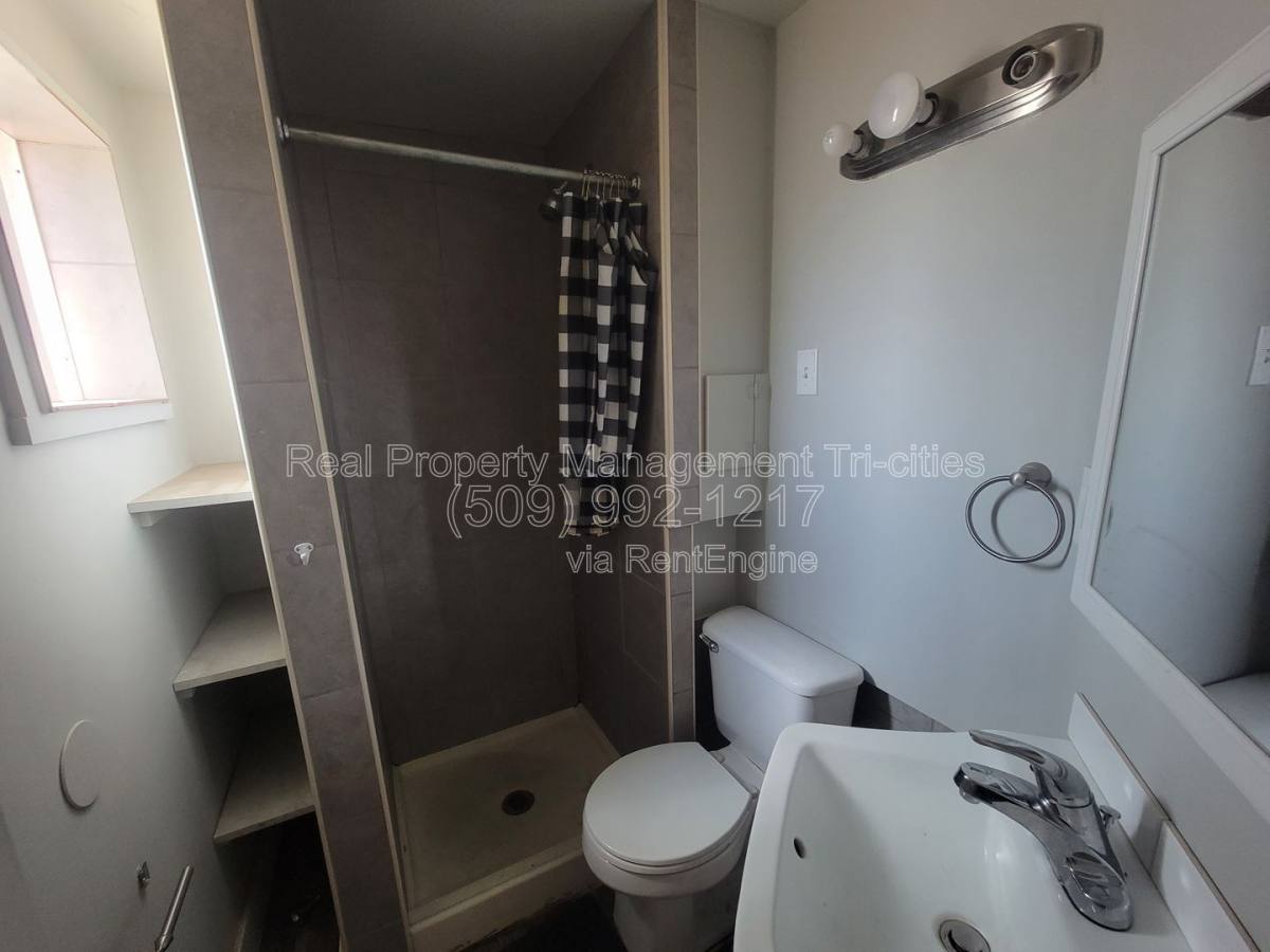 Apartment for rent at 124 W Shoshone St #K, Pasco, WA 99301