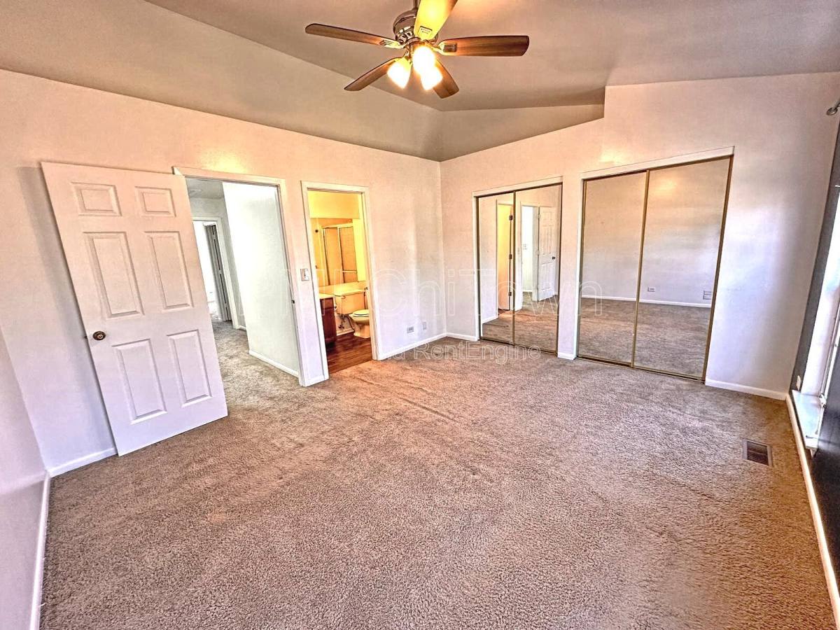 Townhouse for rent at 1172 Regency Dr, Schaumburg, IL 60193