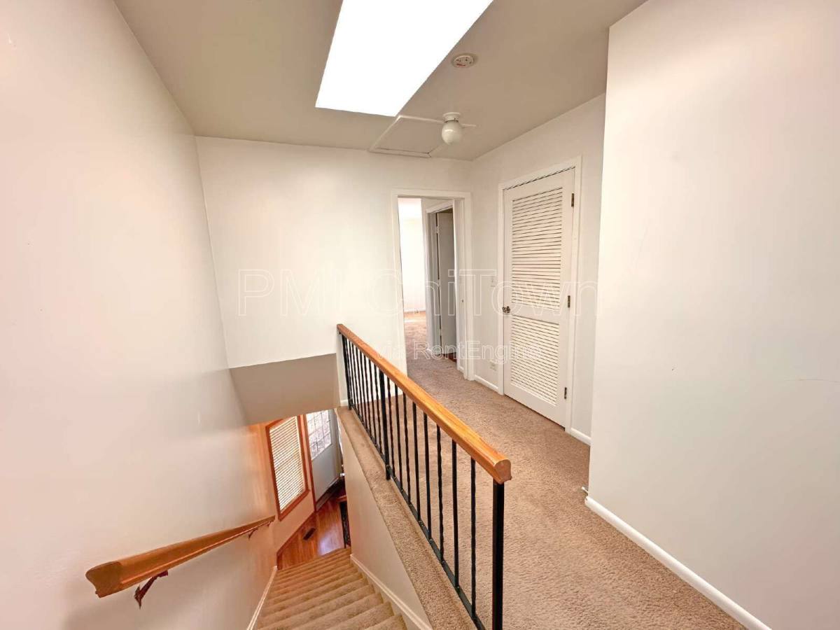 Townhouse for rent at 1172 Regency Dr, Schaumburg, IL 60193