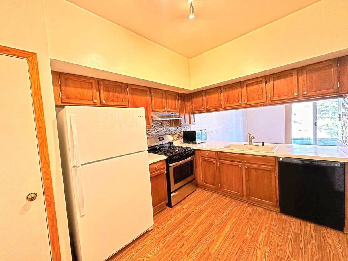 Townhouse for rent at 1172 Regency Dr, Schaumburg, IL 60193