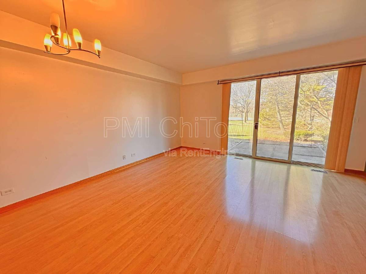 Townhouse for rent at 1172 Regency Dr, Schaumburg, IL 60193