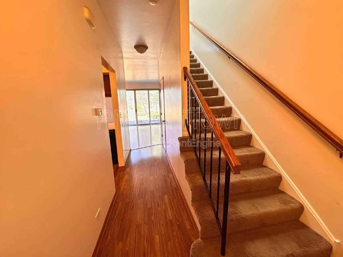 Townhouse for rent at 1172 Regency Dr, Schaumburg, IL 60193