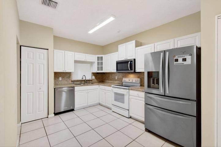 Townhouse for rent at 8289 Via Serena, Boca Raton, FL 33433