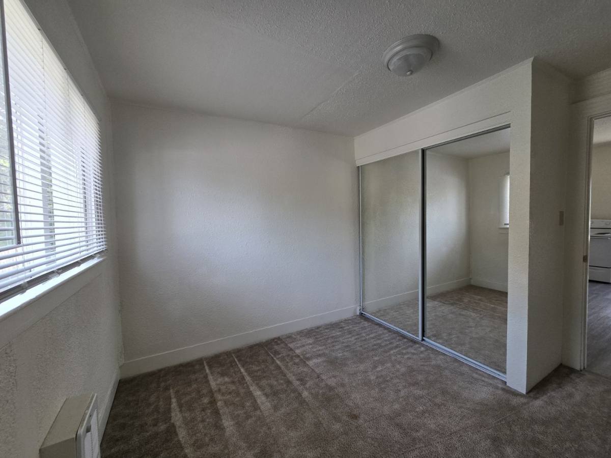 House for rent at 228 SE Pitzer St, Roseburg, OR 97470