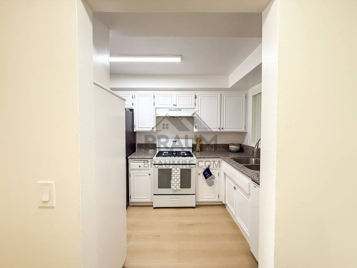 Apartment for rent at 11839 Burbank Bl #1, Valley Village, CA 91607