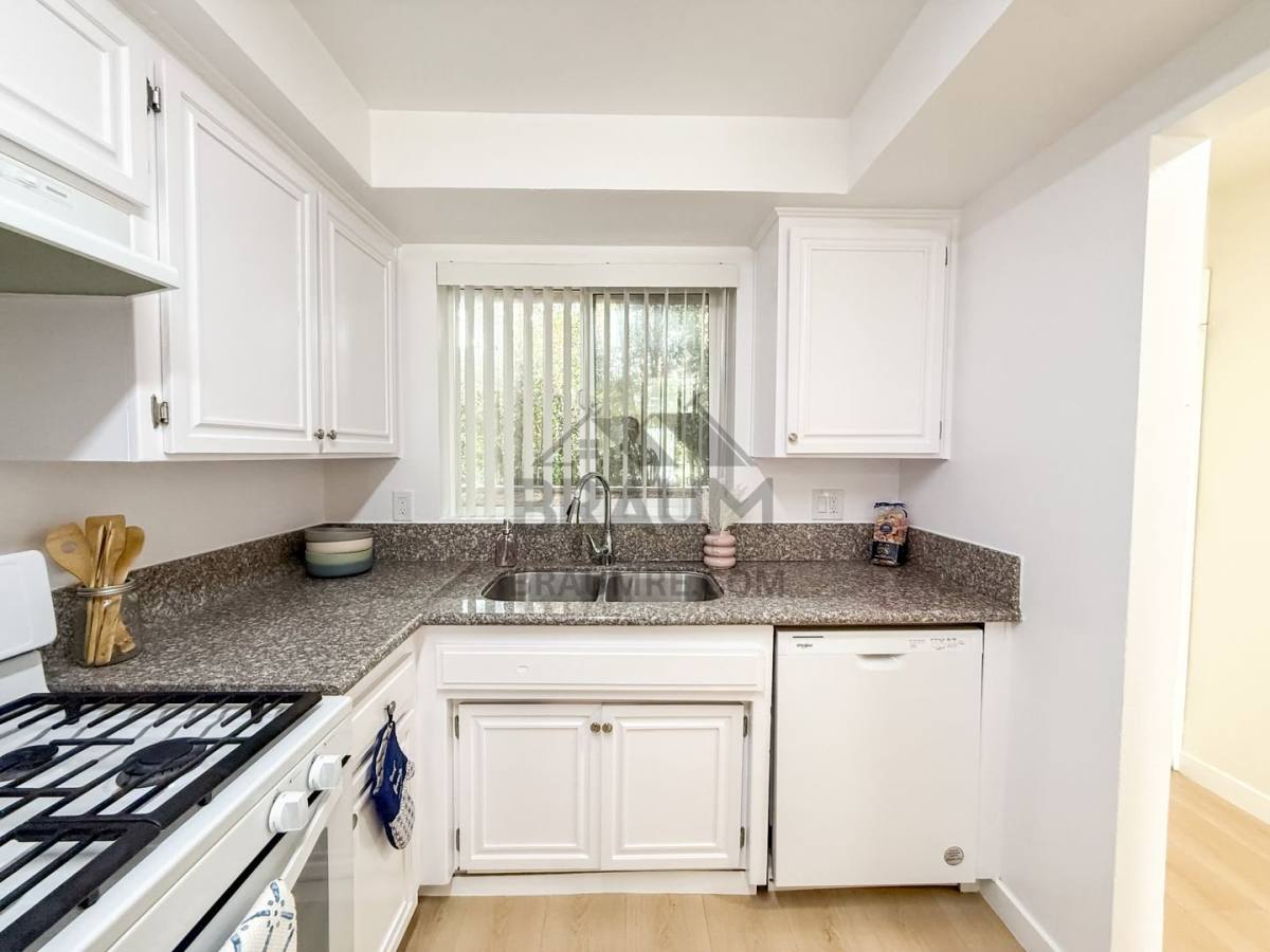 Apartment for rent at 11839 Burbank Bl #1, Valley Village, CA 91607
