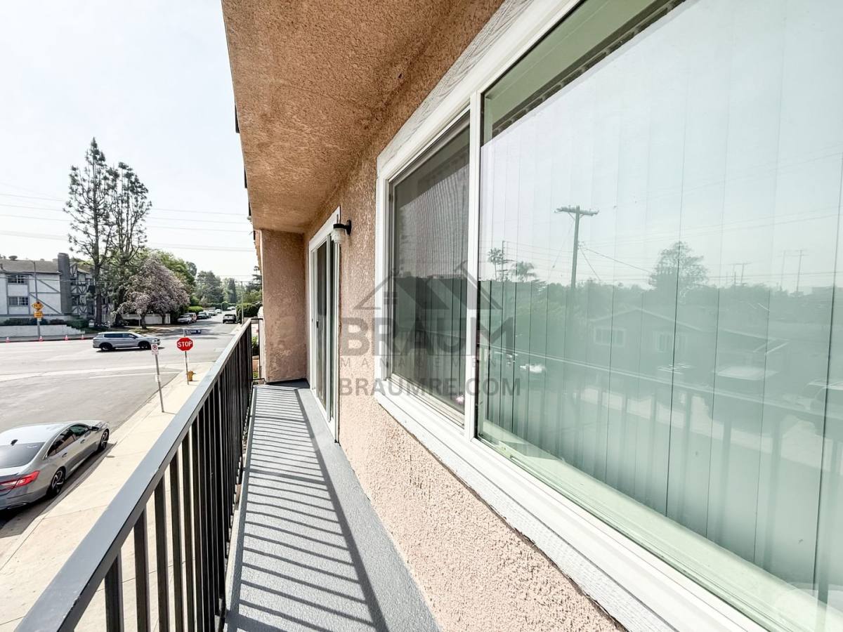 Apartment for rent at 11839 Burbank Bl #1, Valley Village, CA 91607