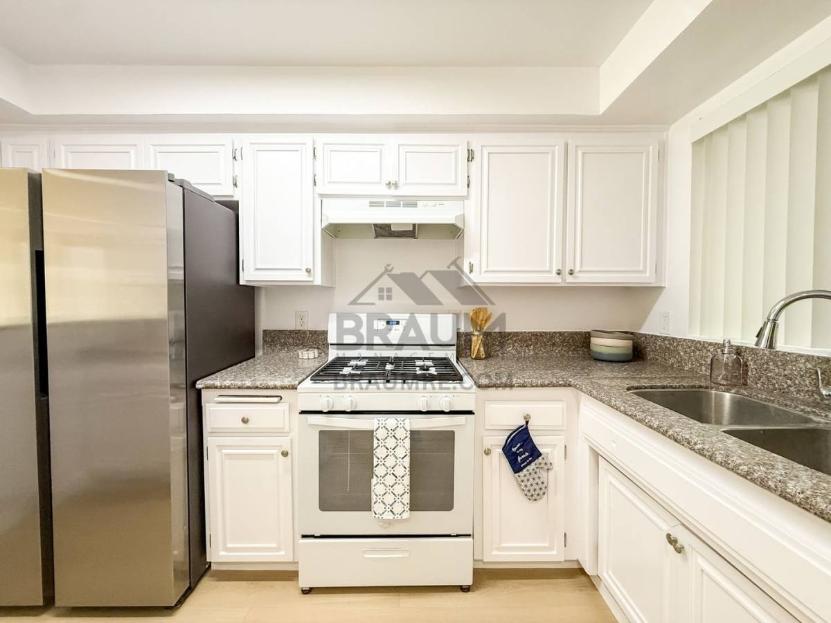 Apartment for rent at 11839 Burbank Bl #1, Valley Village, CA 91607