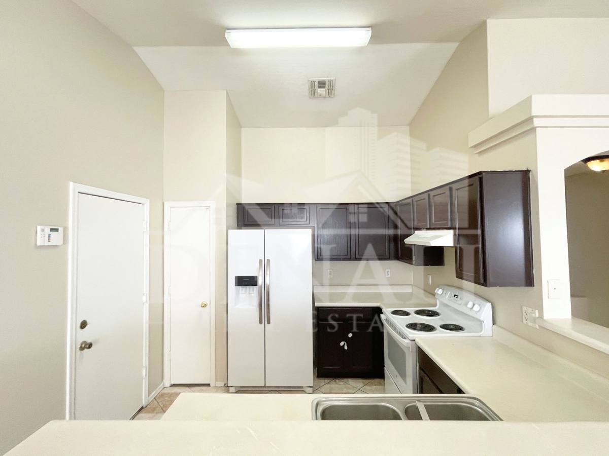 Apartment for rent at 8930 W Catalina Dr, Phoenix, AZ 85037