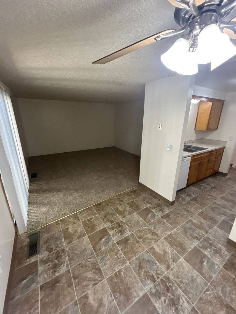 Apartment for rent at 637 Glen Creek Rd NW, Salem, OR 97304