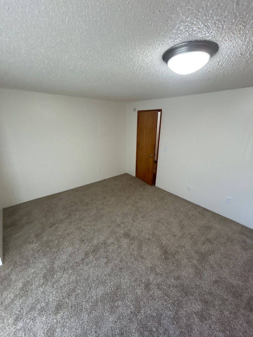 Apartment for rent at 637 Glen Creek Rd NW, Salem, OR 97304