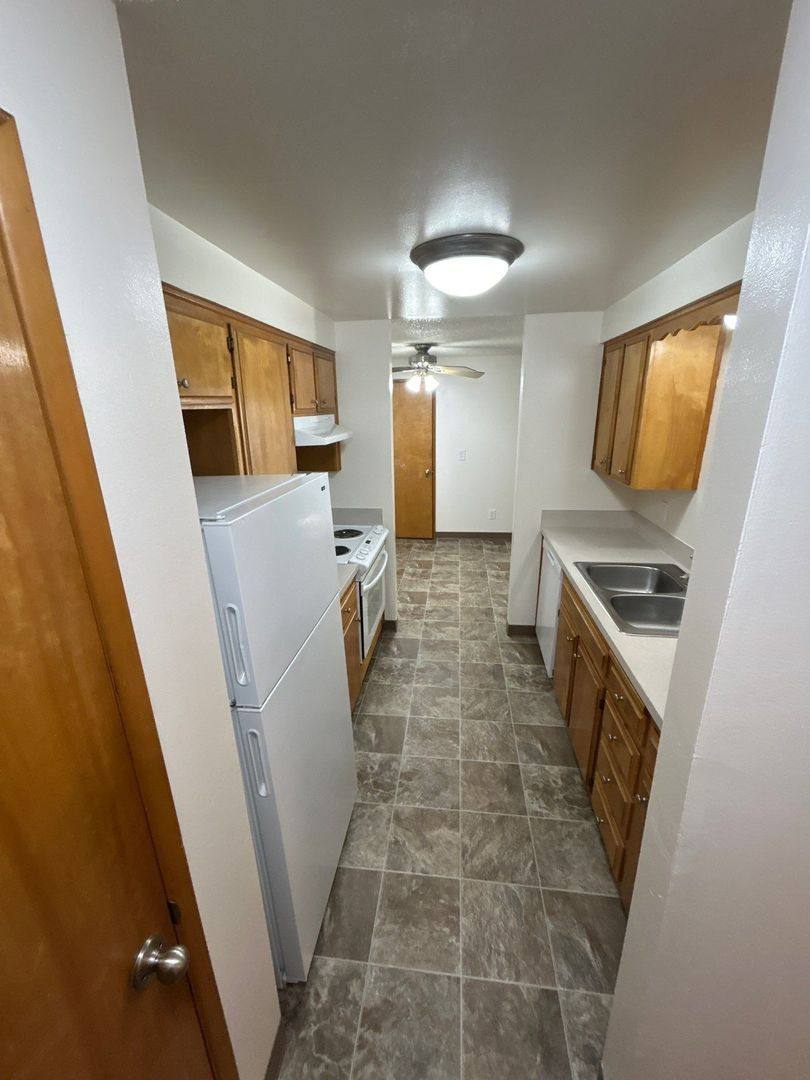 Apartment for rent at 637 Glen Creek Rd NW, Salem, OR 97304