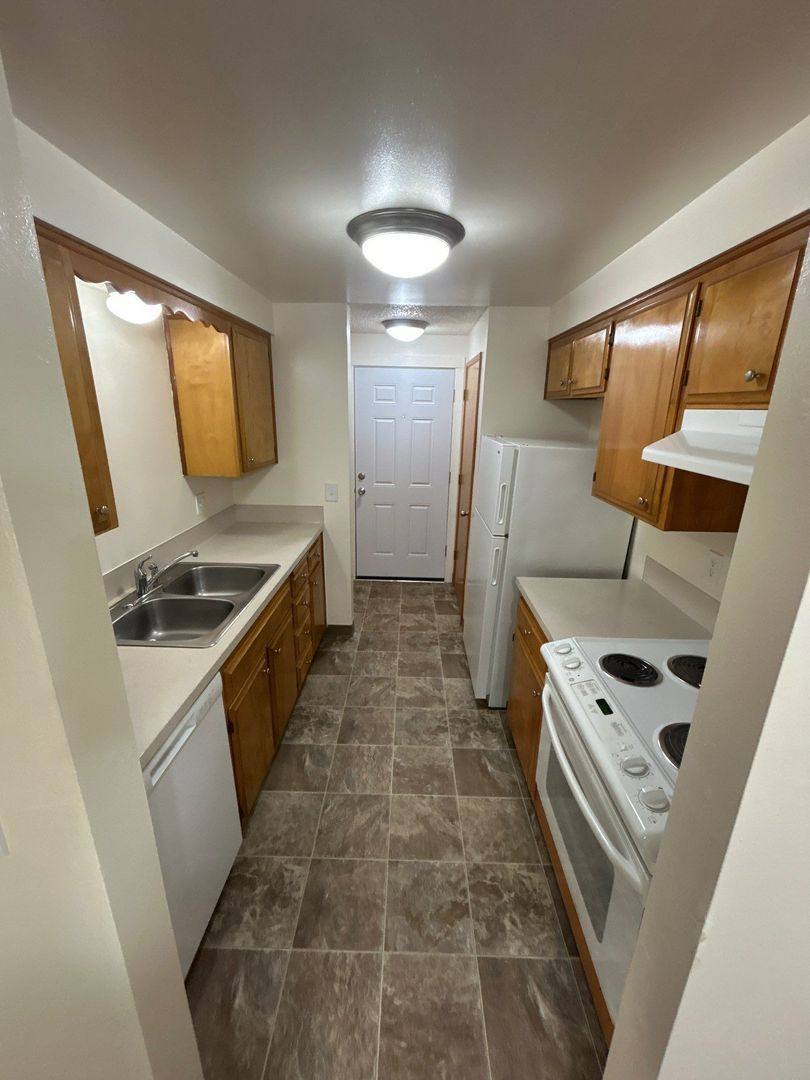 Apartment for rent at 637 Glen Creek Rd NW, Salem, OR 97304