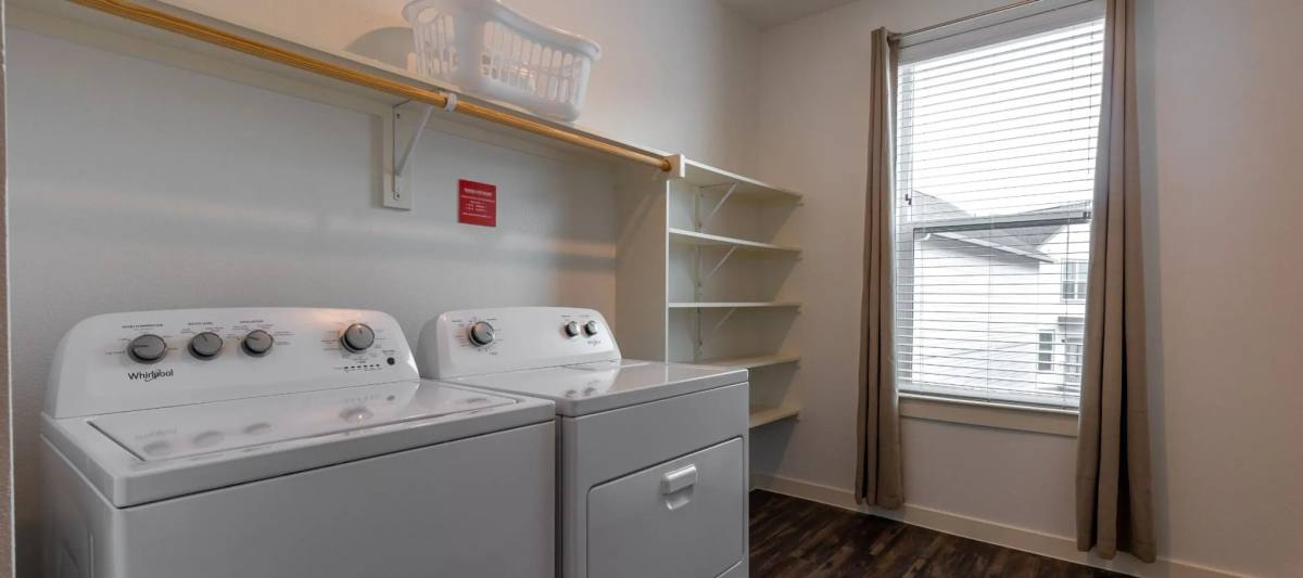 Townhouse for rent at 1000 Fort Worth Ave, Dallas, TX 75208
