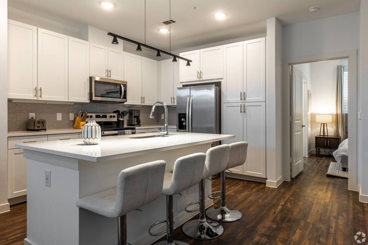 Townhouse for rent at 1000 Fort Worth Ave, Dallas, TX 75208