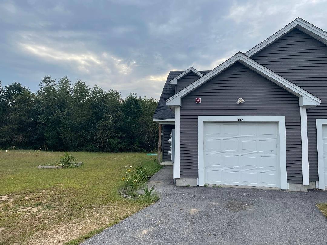 Townhouse for rent at 48 Trinity Circle #B, Rochester, NH 03839