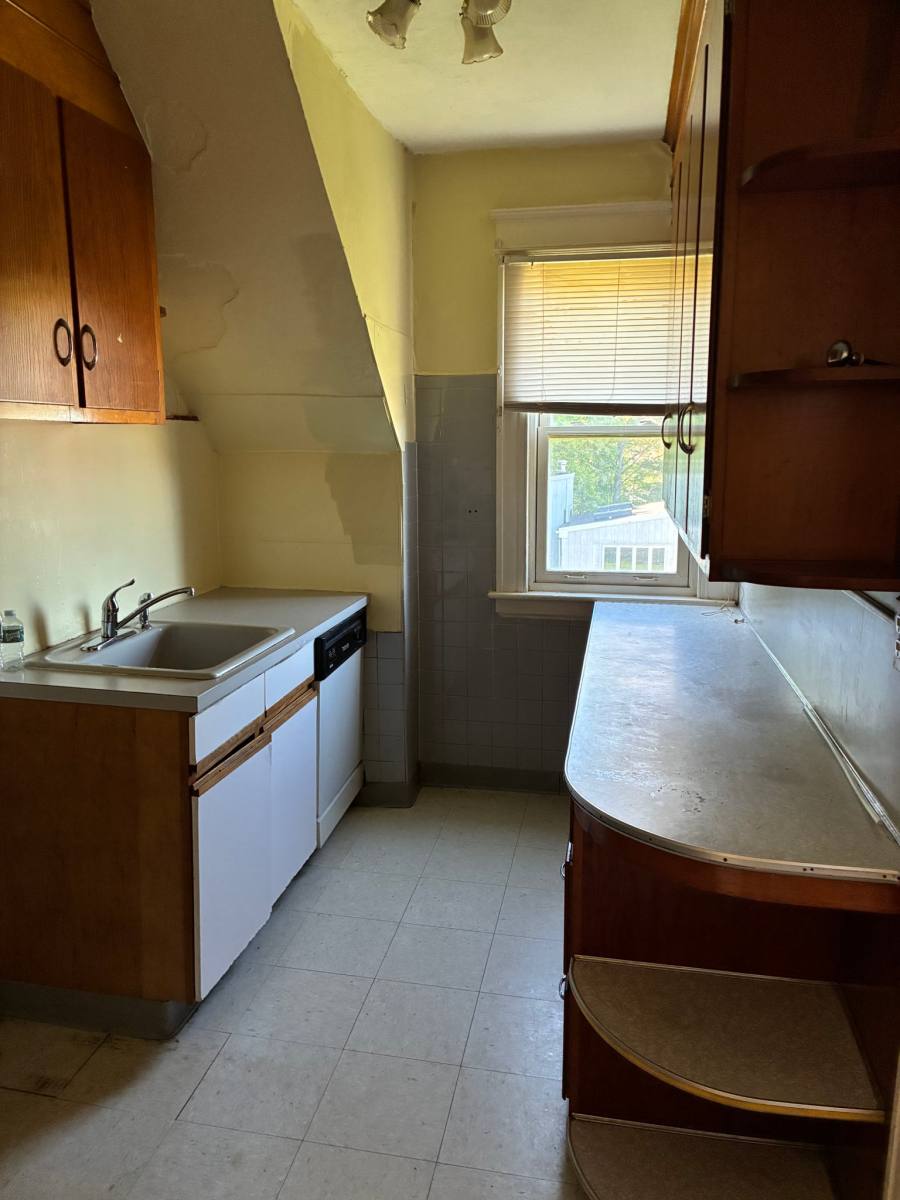 Apartment for rent at 468 Congress Ave #THIRD Floor, Waterbury, CT 06708