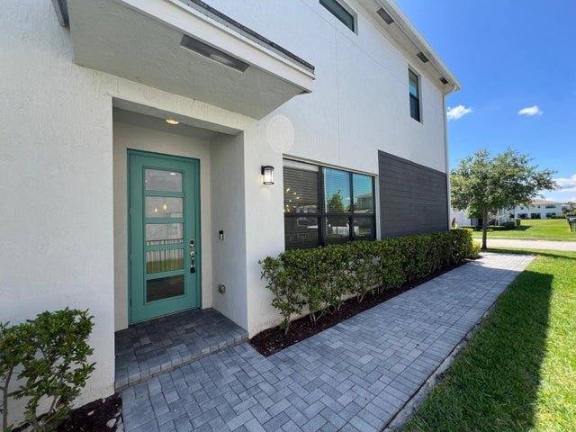 Townhouse for rent at 8807 Antarus Dr, Lake Worth, FL 33467