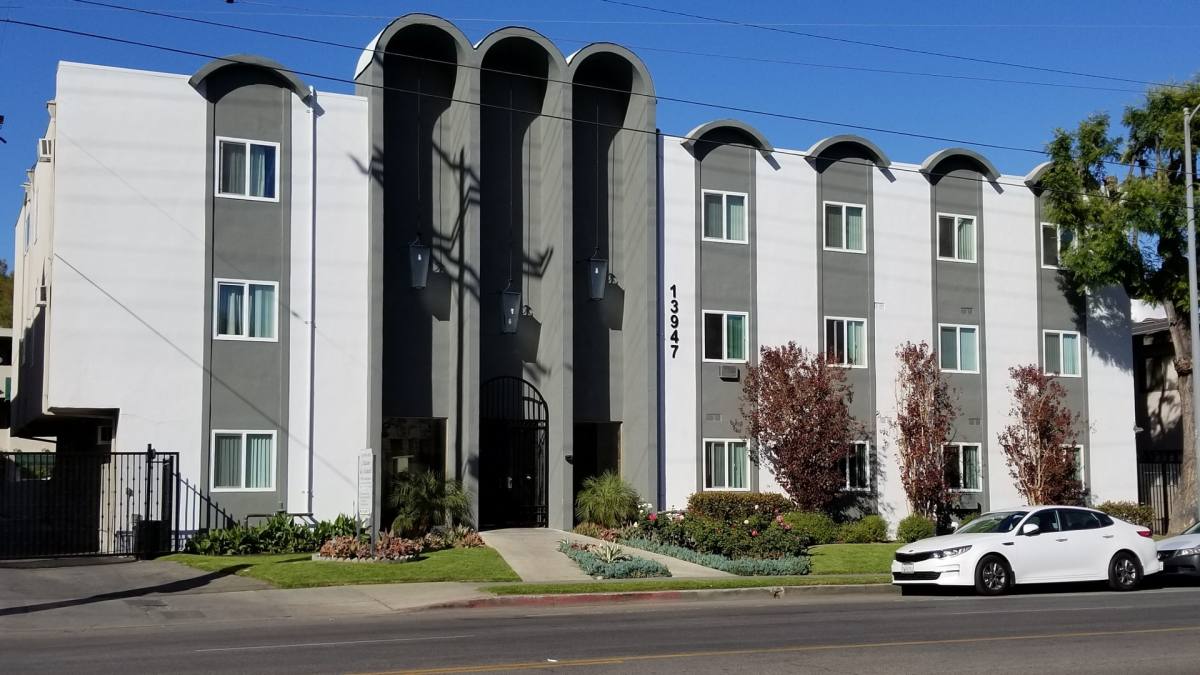 Apartment for rent at 13947 Oxnard St, Van Nuys, CA 91401