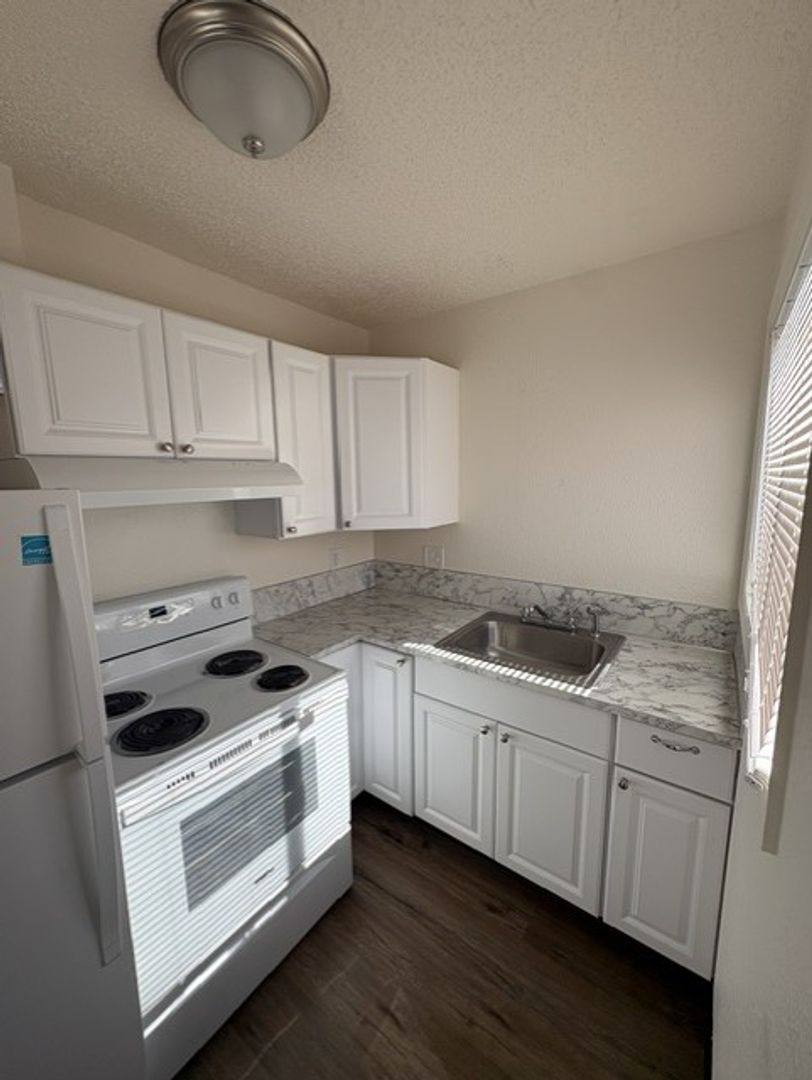 Apartment for rent at 2540 Broadway St NE, Salem, OR 97301