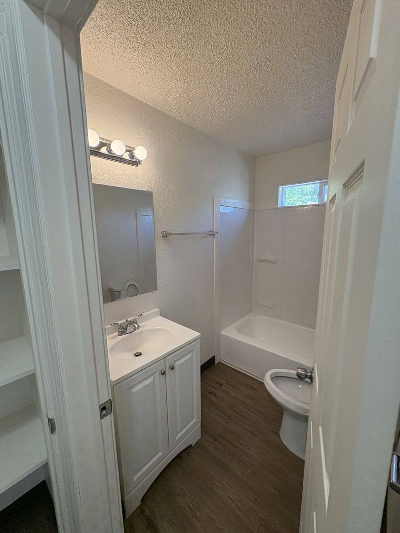Apartment for rent at 2540 Broadway St NE, Salem, OR 97301