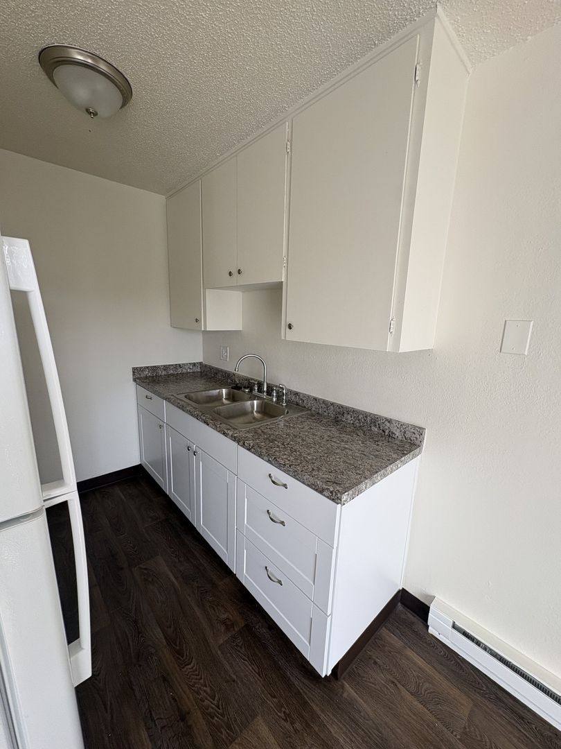 Apartment for rent at 2540 Broadway St NE, Salem, OR 97301
