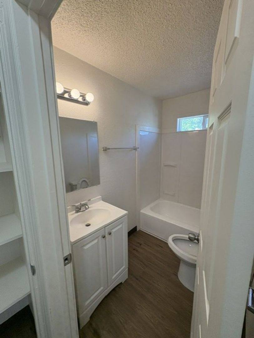 Apartment for rent at 2540 Broadway St NE, Salem, OR 97301