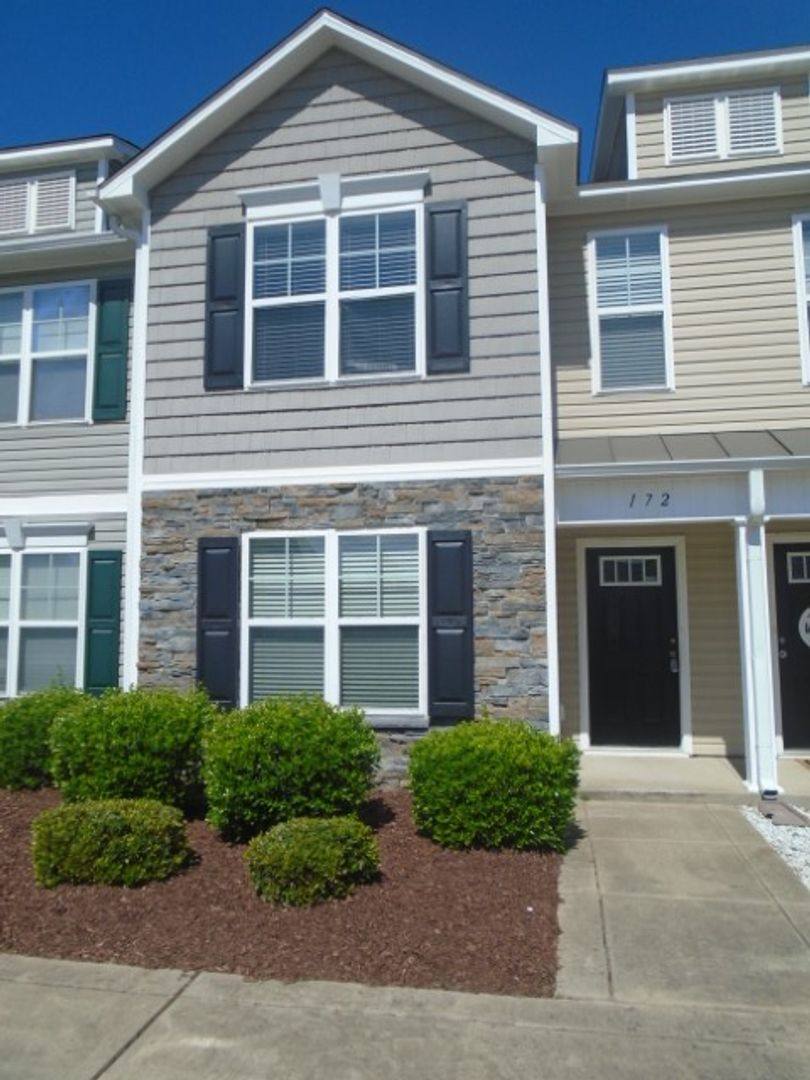 Townhouse for rent at 172 Collinwood Dr, Raeford, NC 28376