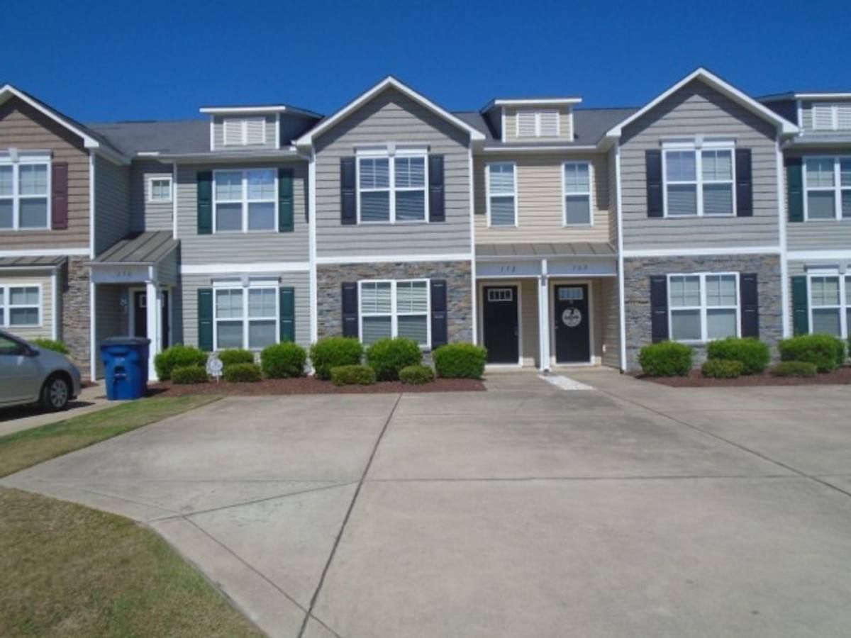 Townhouse for rent at 172 Collinwood Dr, Raeford, NC 28376