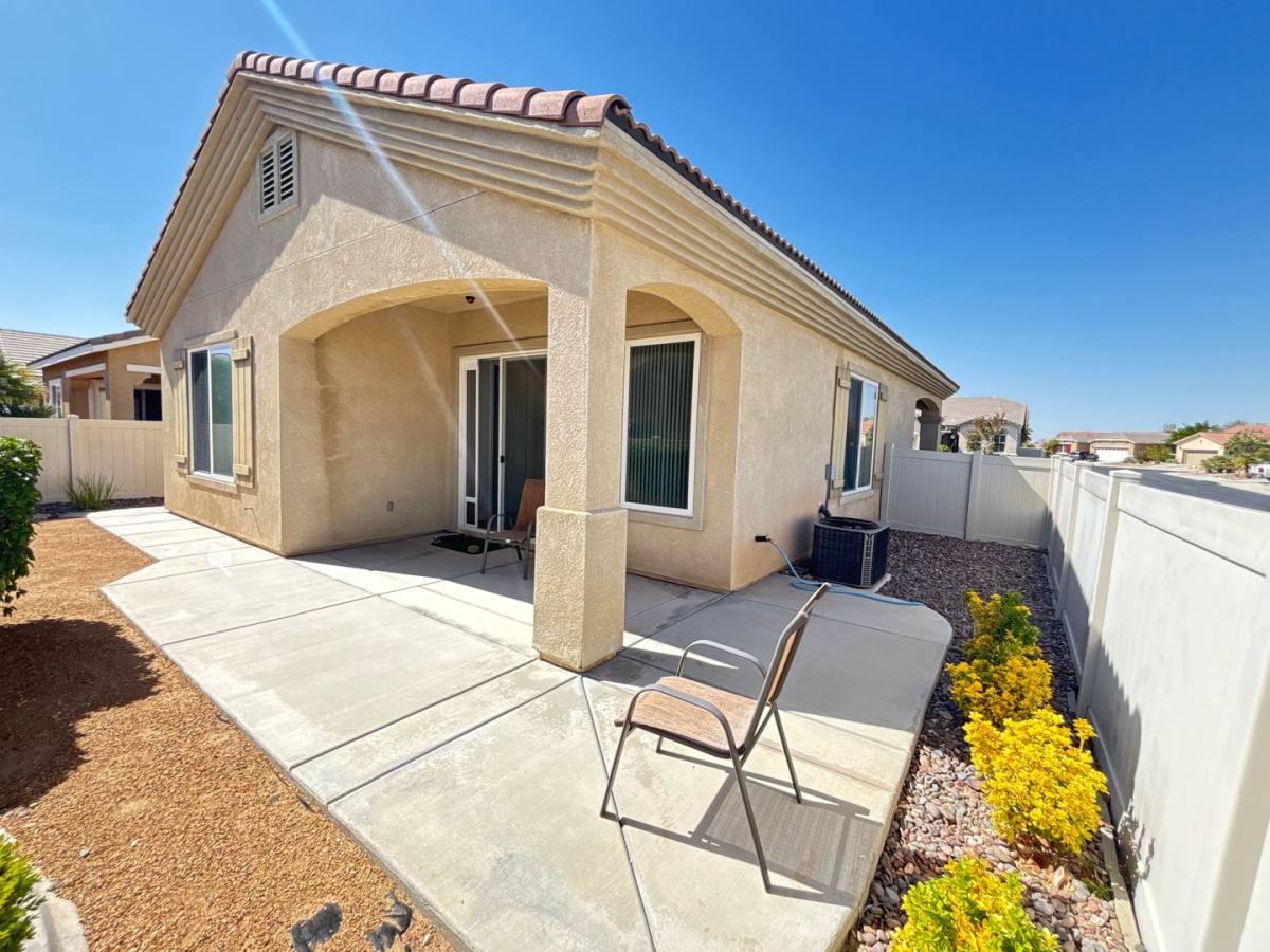 House for rent at 19477 Sunrise Rd, Apple Valley, CA 92308
