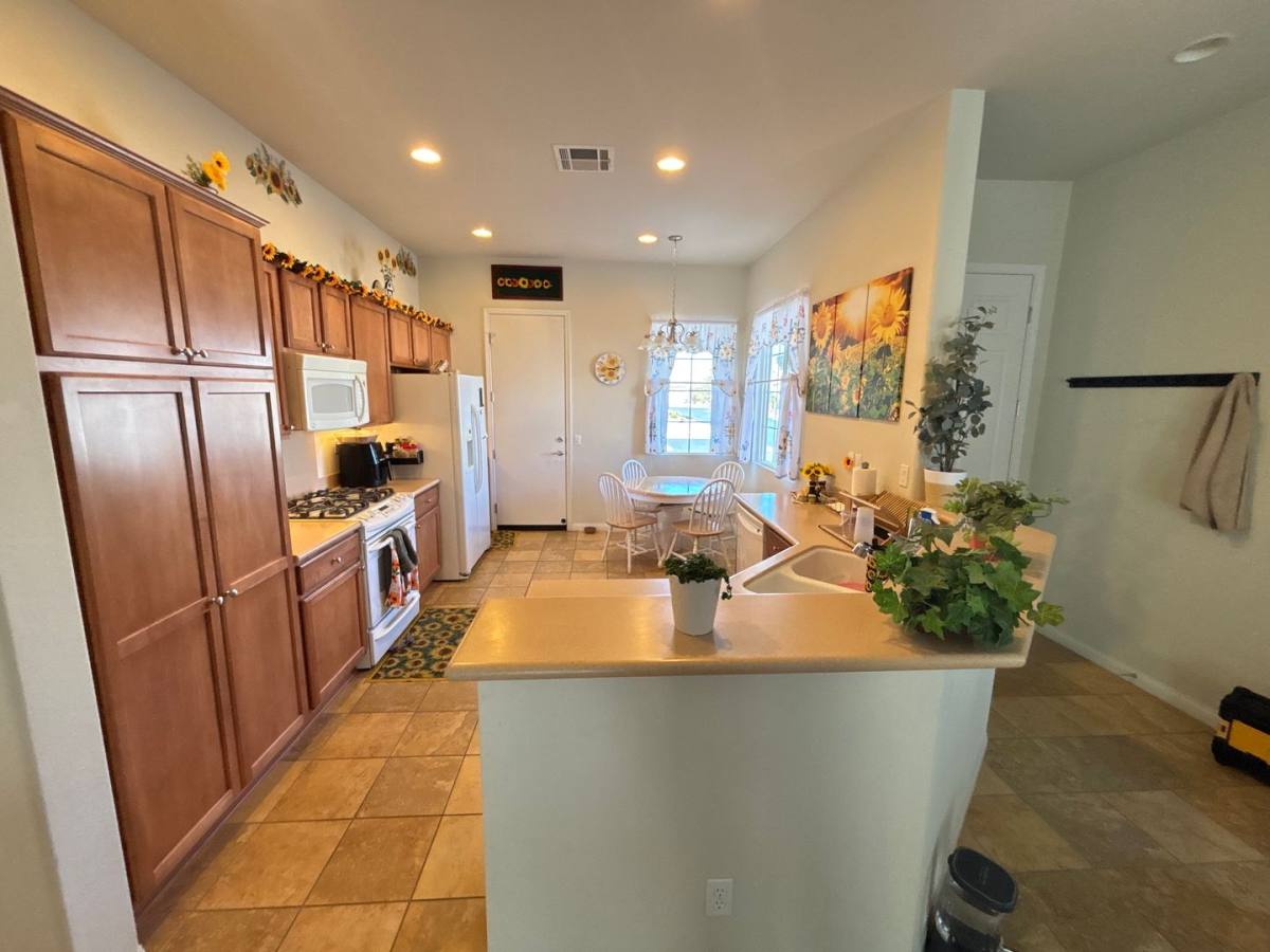 House for rent at 19477 Sunrise Rd, Apple Valley, CA 92308
