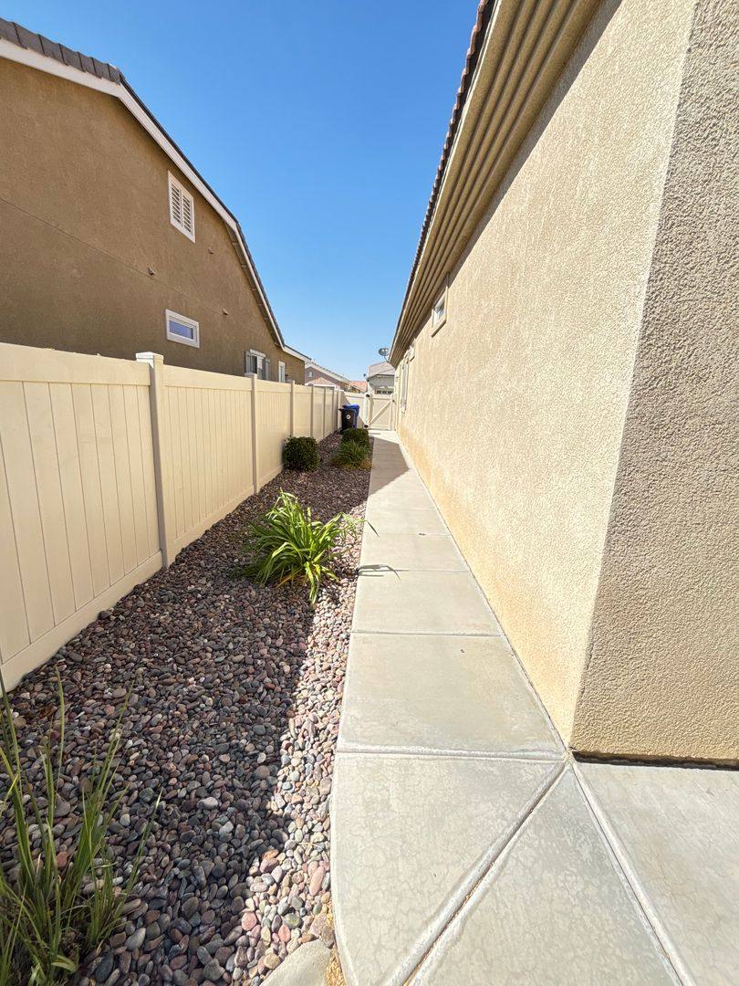 House for rent at 19477 Sunrise Rd, Apple Valley, CA 92308
