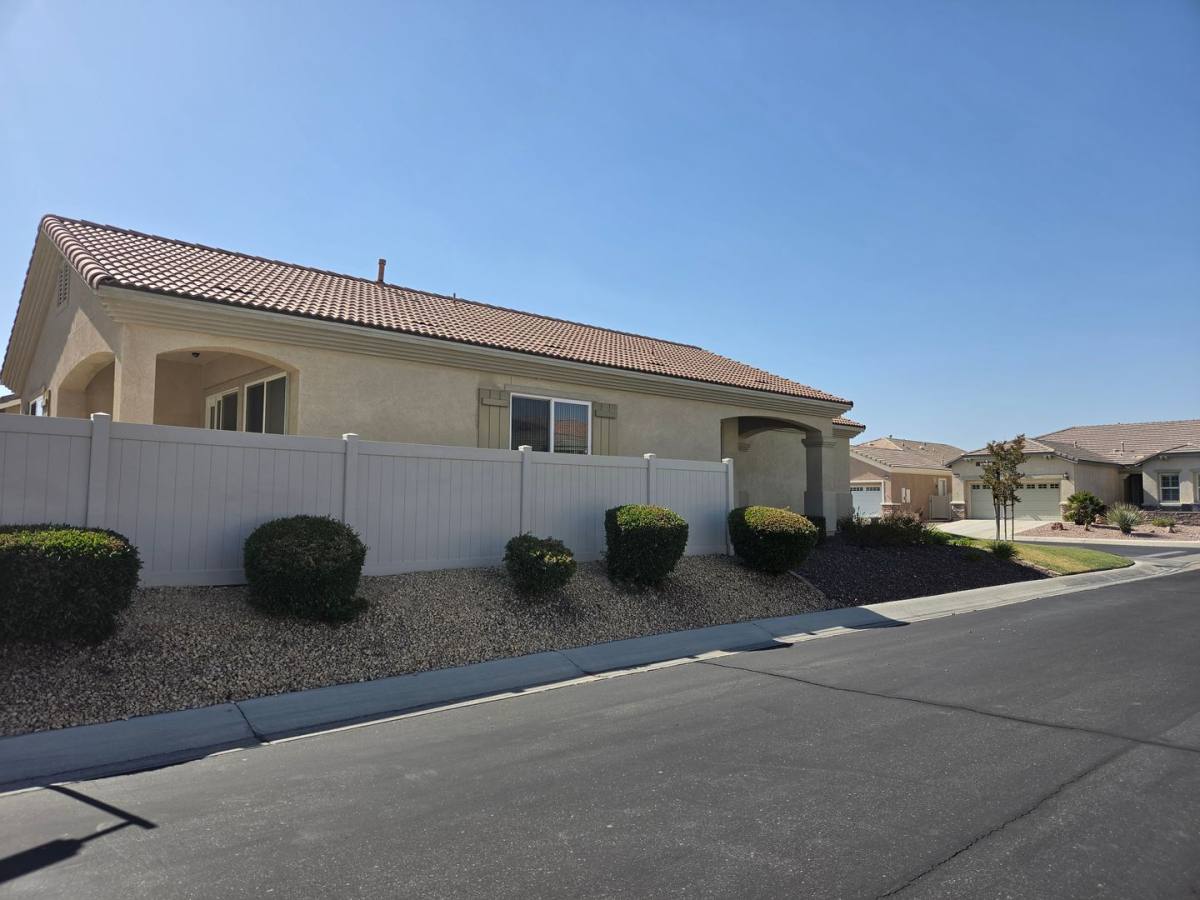 House for rent at 19477 Sunrise Rd, Apple Valley, CA 92308