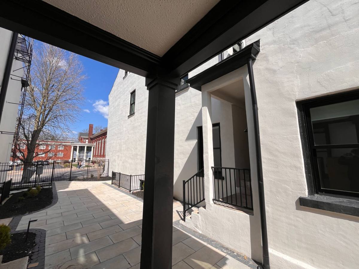 Apartment for rent at 176 N Broadway, Lexington, KY 40507