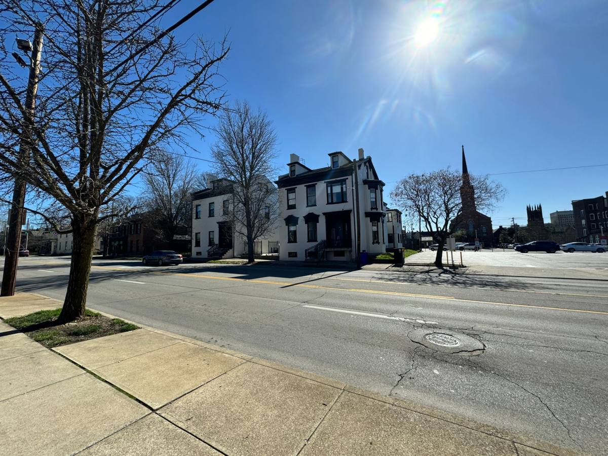 Apartment for rent at 176 N Broadway, Lexington, KY 40507