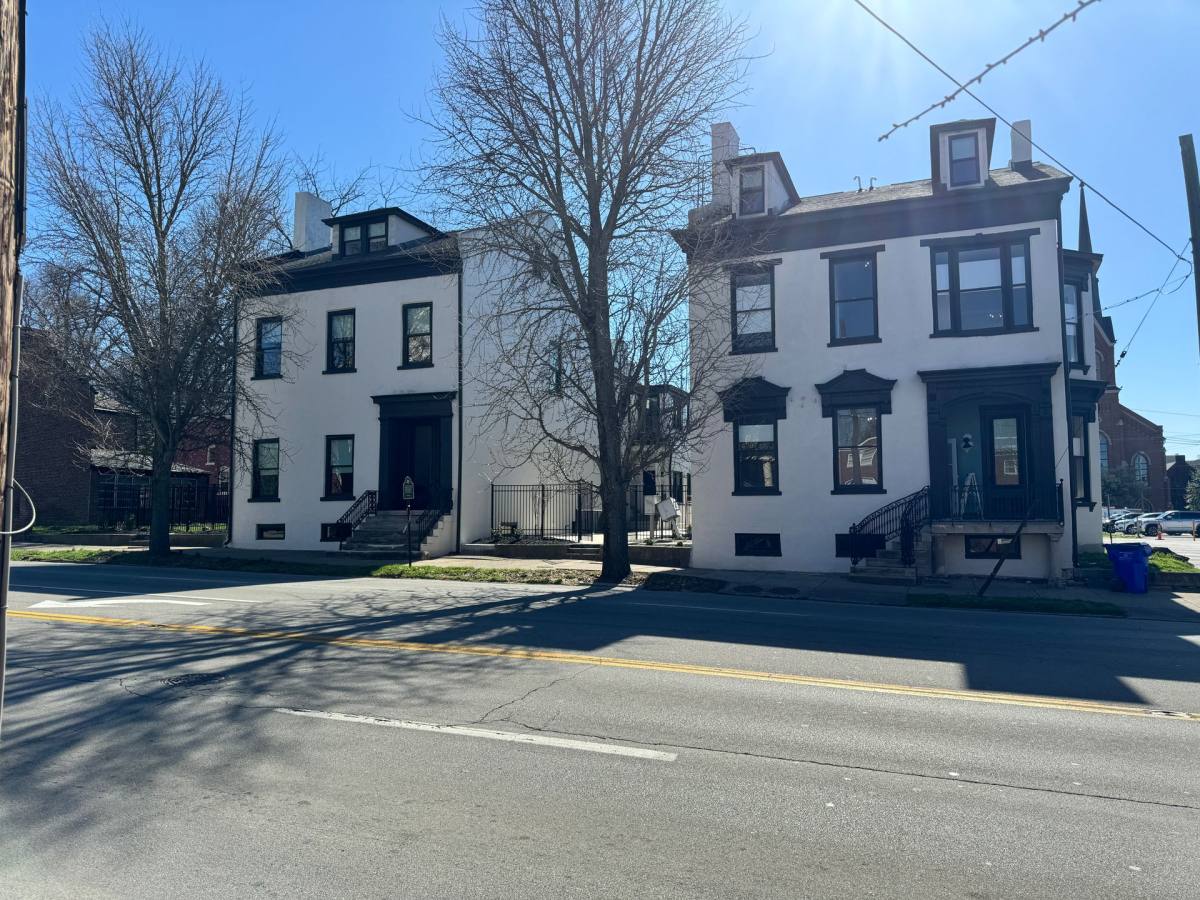 Apartment for rent at 176 N Broadway, Lexington, KY 40507