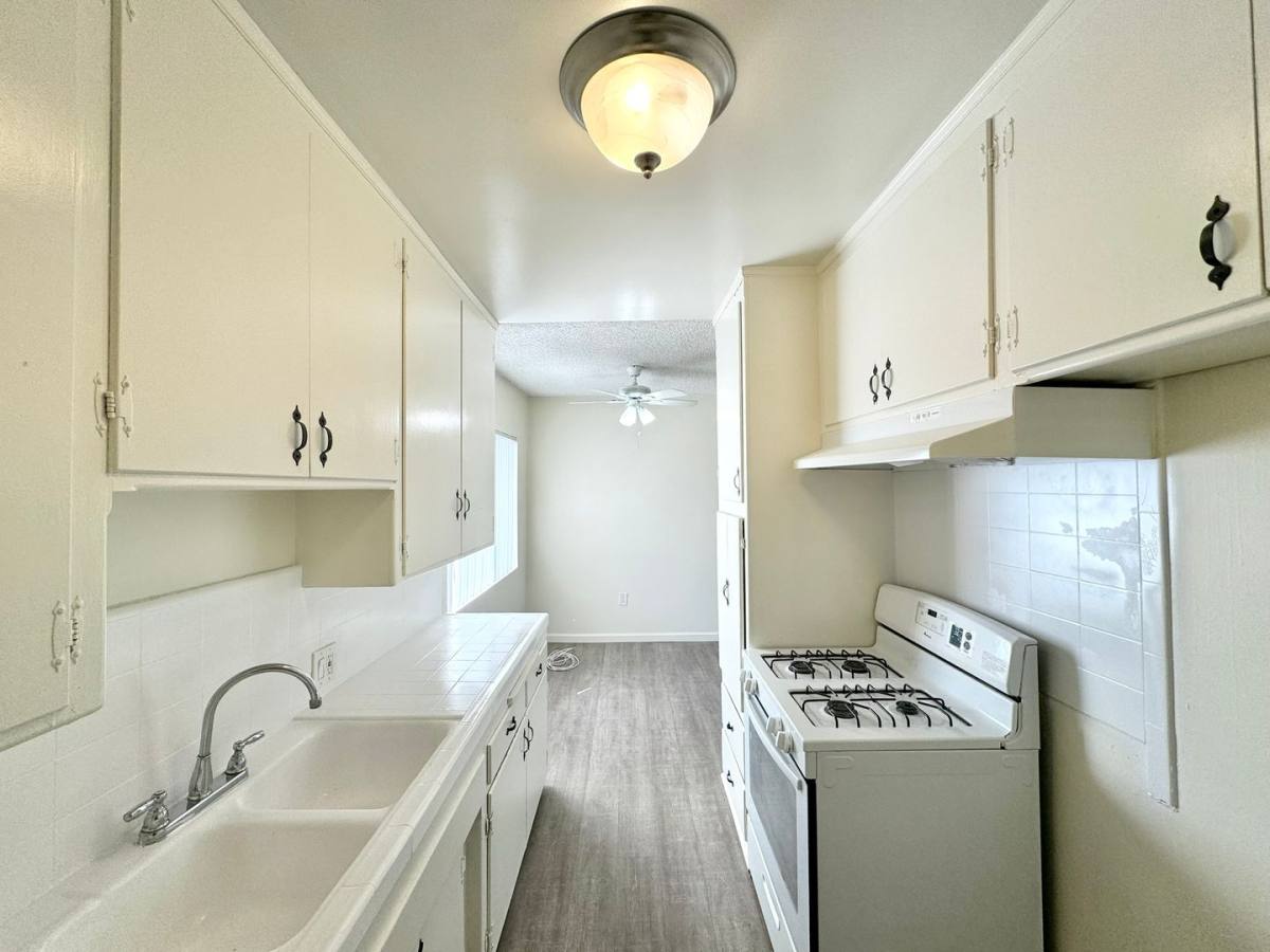 Apartment for rent at 13987 Foothill Blvd, Sylmar, CA 91342