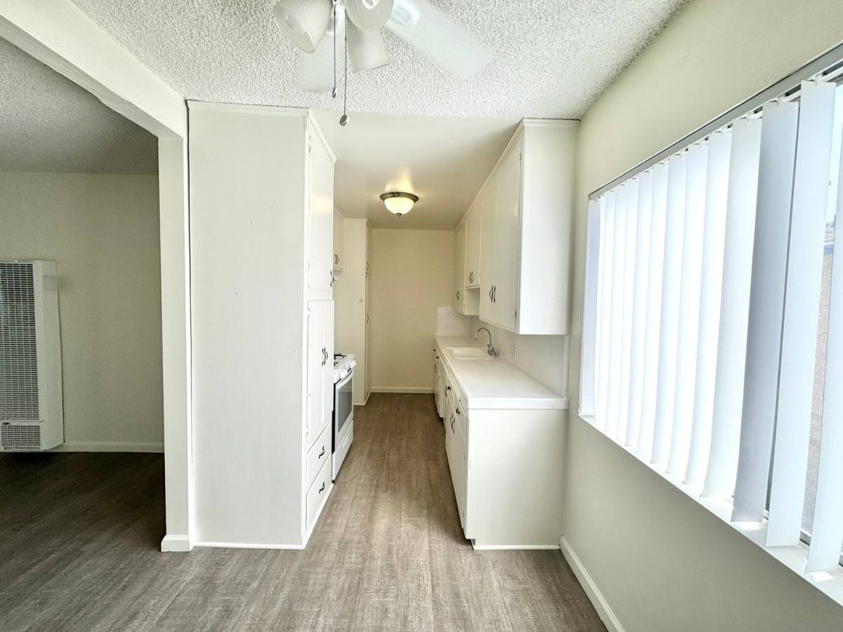 Apartment for rent at 13987 Foothill Blvd, Sylmar, CA 91342