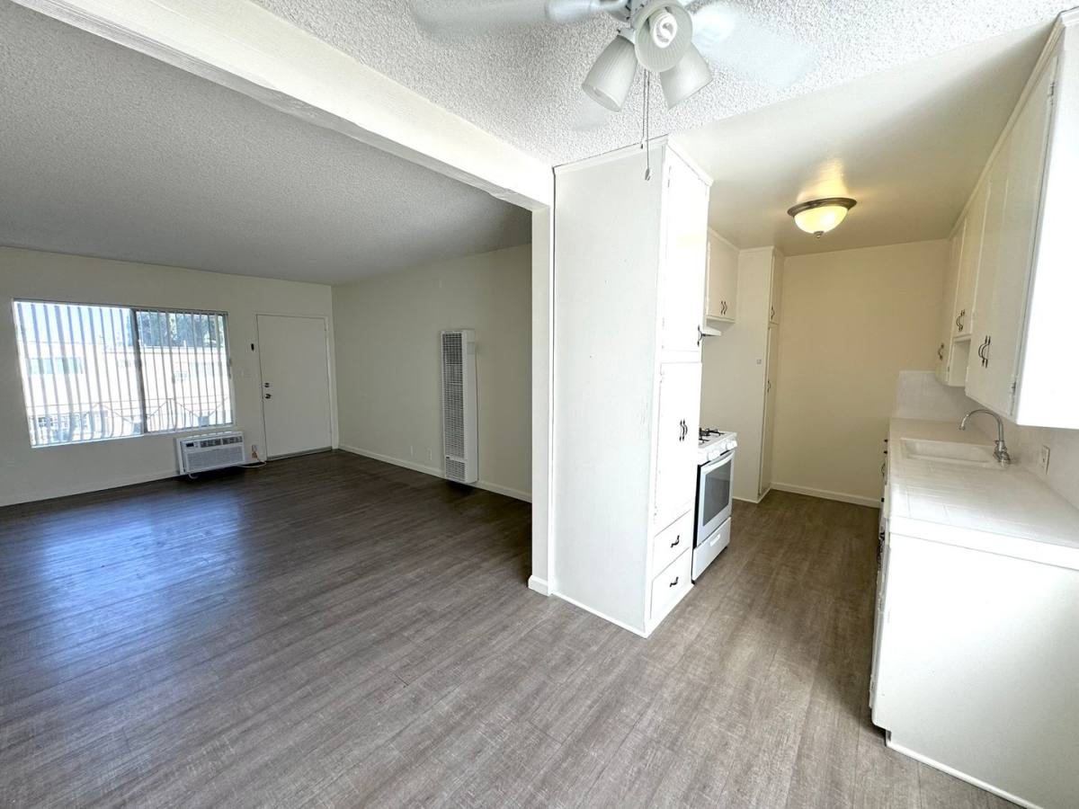Apartment for rent at 13987 Foothill Blvd, Sylmar, CA 91342