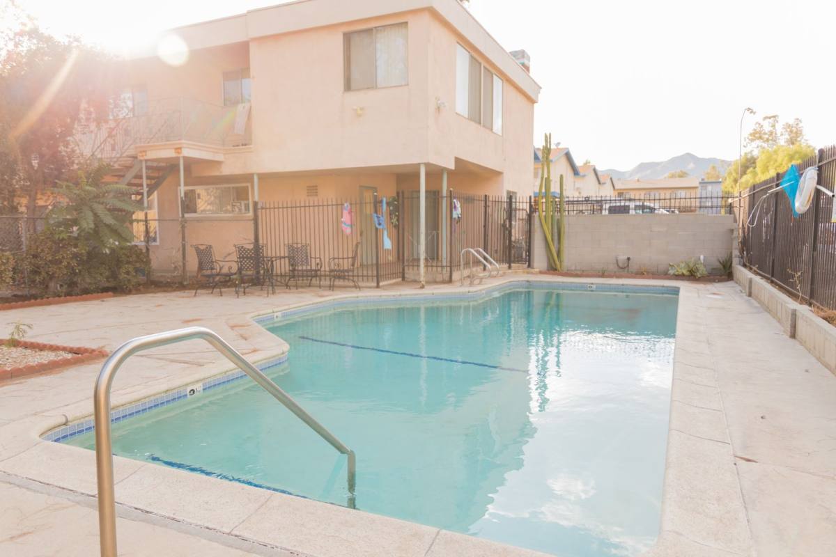 Apartment for rent at 13987 Foothill Blvd, Sylmar, CA 91342
