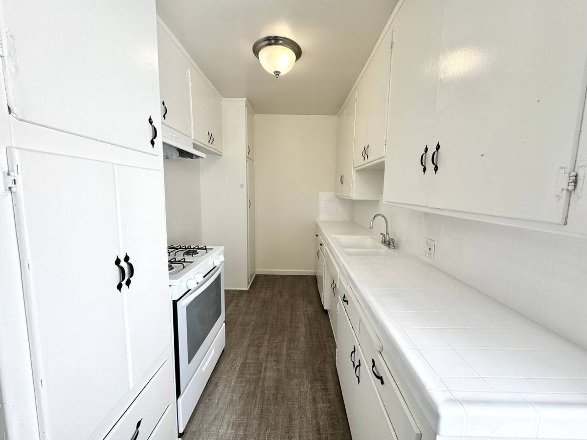 Apartment for rent at 13987 Foothill Blvd, Sylmar, CA 91342