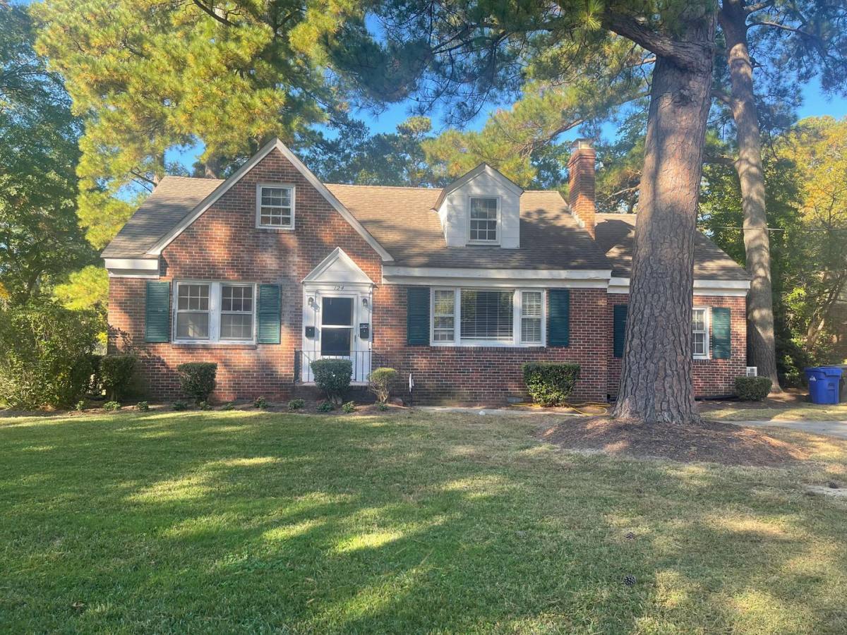 Apartment for rent at 124 W Tyler Crescent, Portsmouth, VA 23707