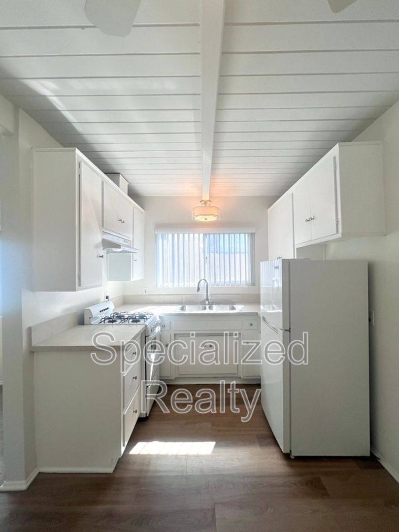 Apartment for rent at 508 Hill Dr, Glendale, CA 91206