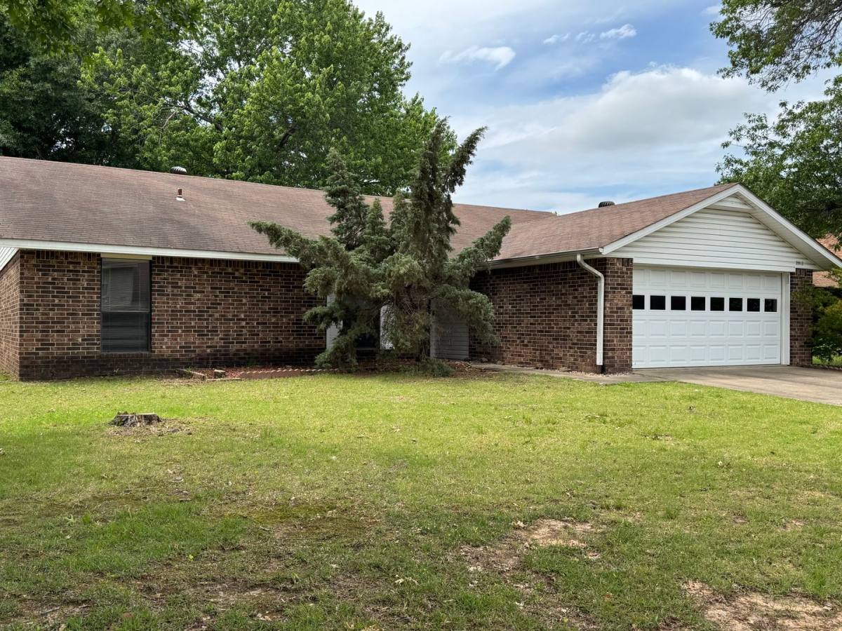House for rent at 2912 S 100th St, Fort Smith, AR 72903