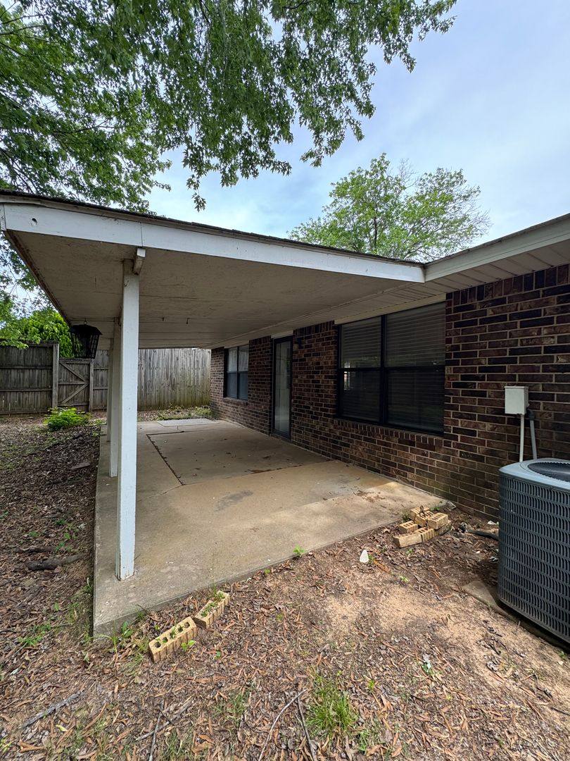 House for rent at 2912 S 100th St, Fort Smith, AR 72903