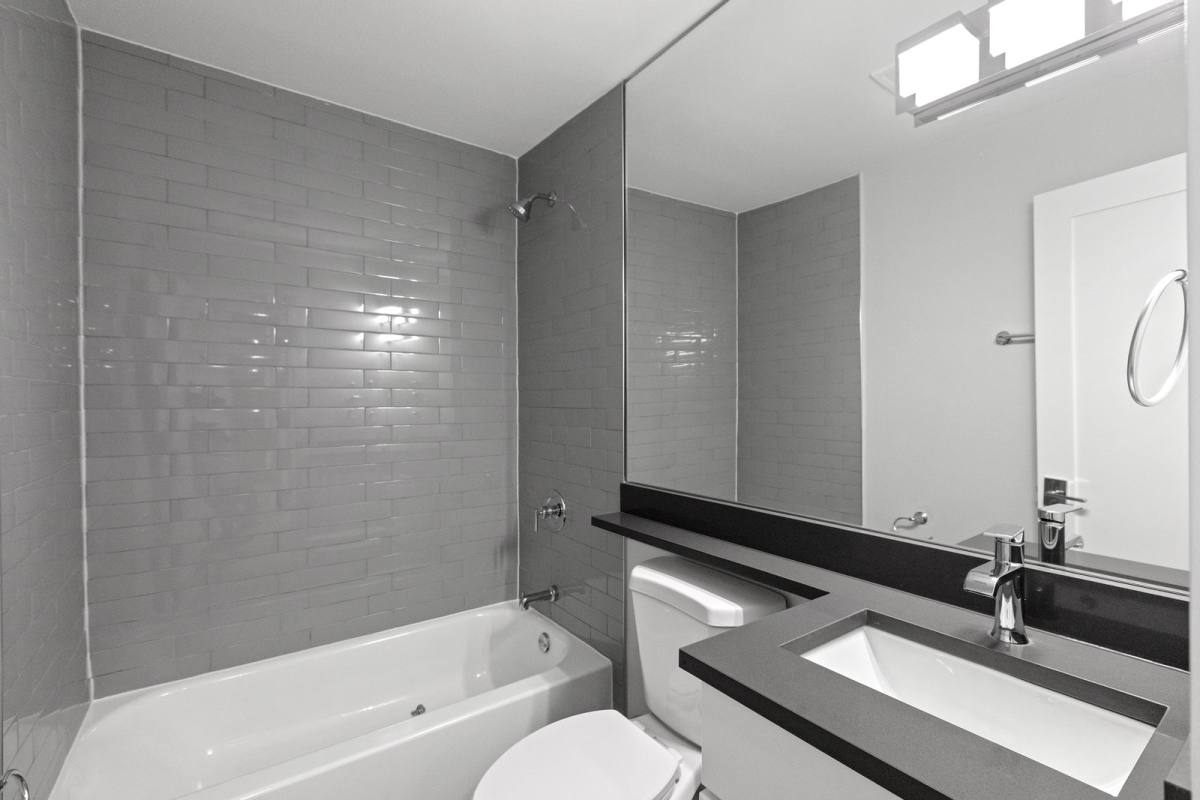 Apartment for rent at 530 W Aldine Ave #410, Chicago, IL 60657