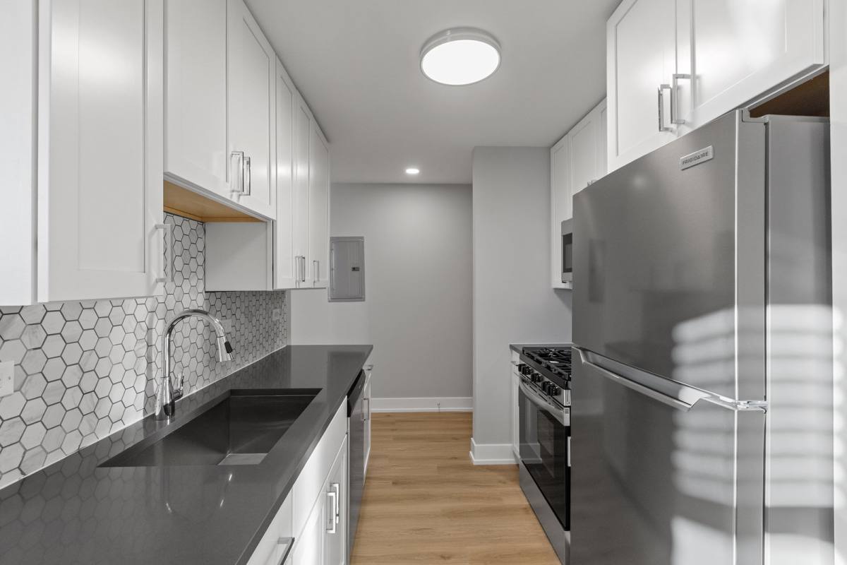 Apartment for rent at 530 W Aldine Ave #410, Chicago, IL 60657