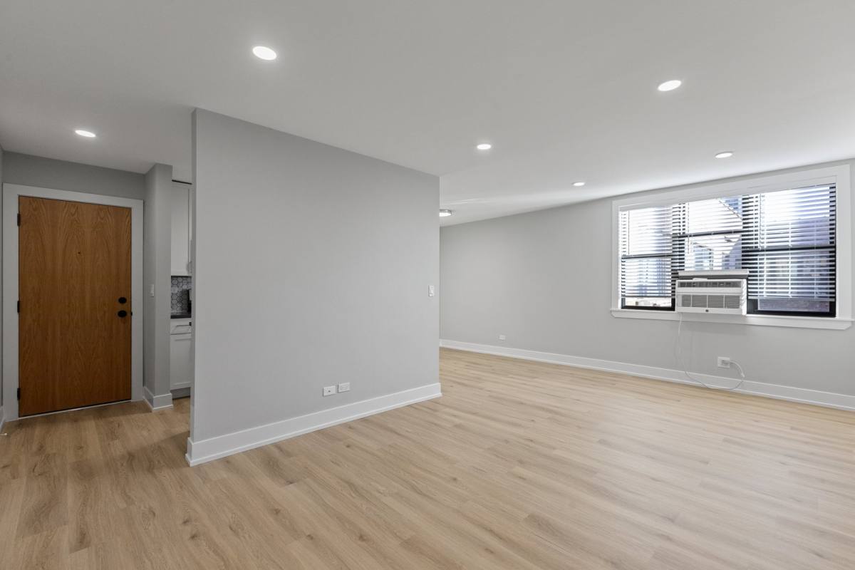 Apartment for rent at 530 W Aldine Ave #410, Chicago, IL 60657