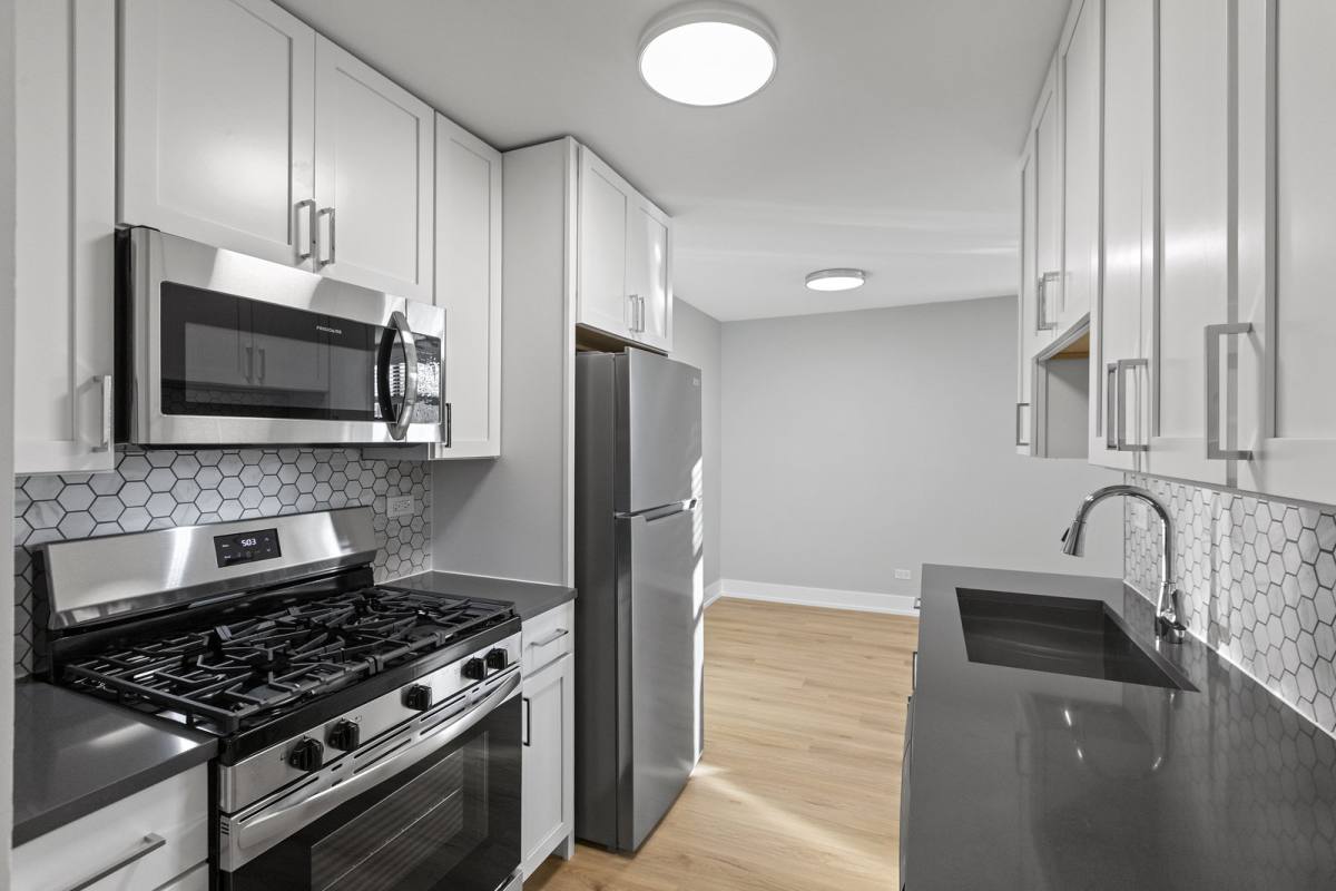 Apartment for rent at 530 W Aldine Ave #410, Chicago, IL 60657