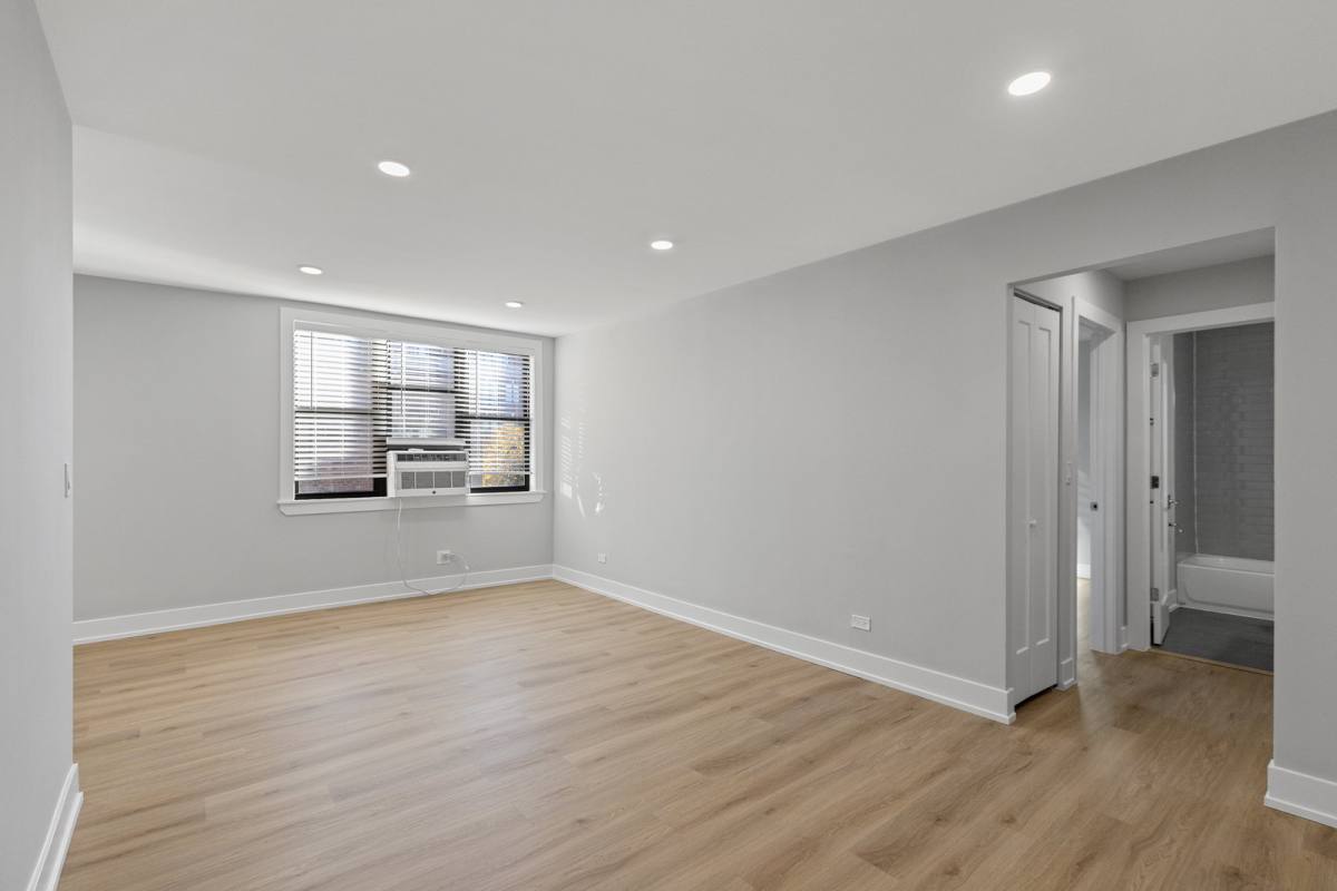 Apartment for rent at 530 W Aldine Ave #410, Chicago, IL 60657